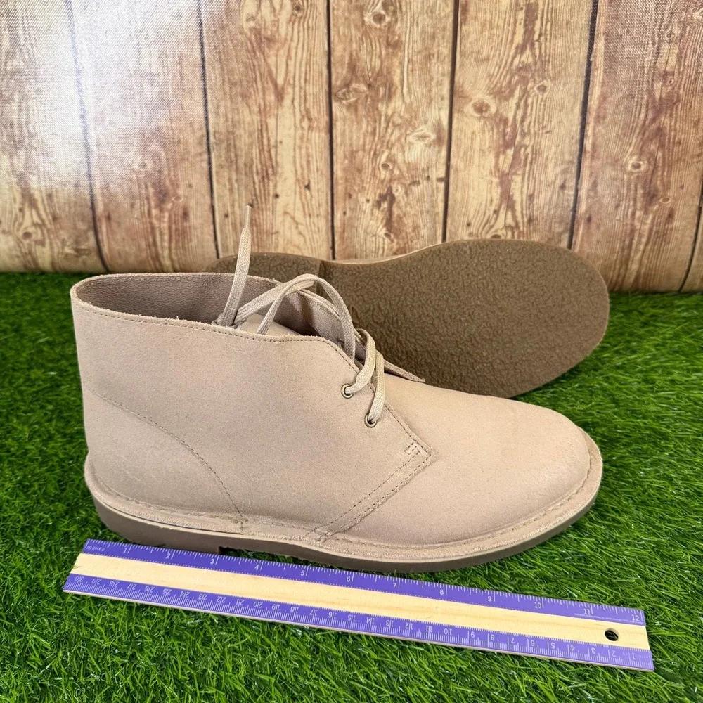 Clarks Shepton Chukka Boot Mens size 10.5 M Taupe Distressed Leather Lace Up